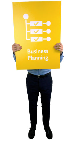 EVACO Business Planning Person mit Schild